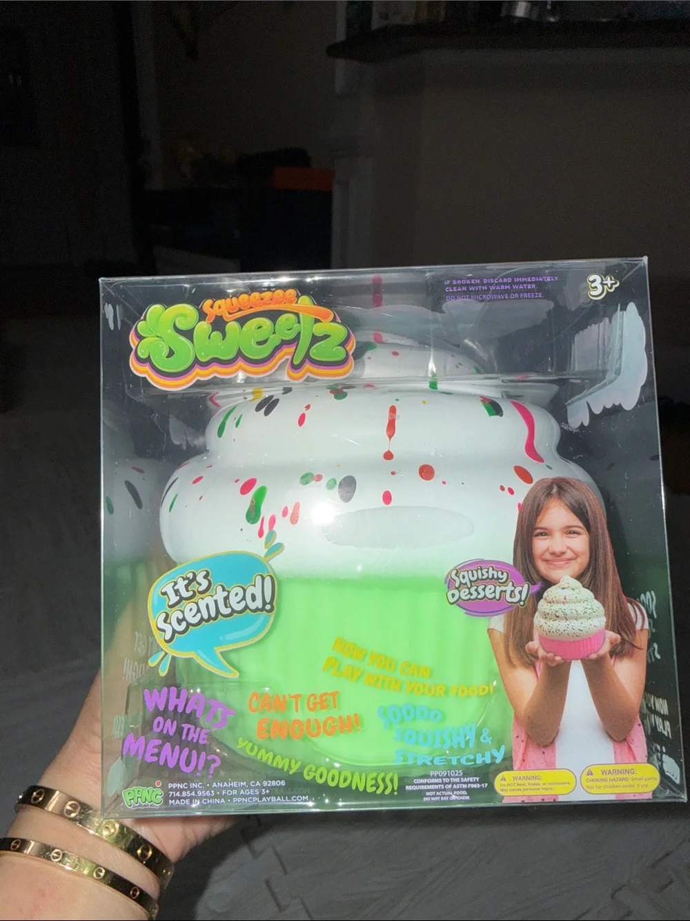 FREE MINI 🥟 !!!Squeezee Sweetz Jumbo Squishy Cupcake Pink, Green, Blue set of 3